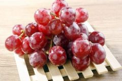 紅提葡萄吃多了會不會上火？紅提葡萄的營養(yǎng)價值有哪些？[圖]