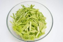 芹菜作用功效有哪些？吃芹菜對身體有什么好處？[圖]