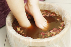 泡腳的要點有哪些？冬季泡腳有什么要注意？[多圖]