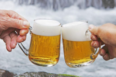 喝酒時(shí)什么食物不能吃？長(zhǎng)期飲酒對(duì)身體會(huì)造成哪些傷害？[圖]