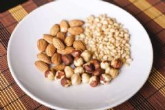 堅(jiān)果的功效作用有哪些？哪類人需慎食堅(jiān)果？[圖]