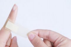 創(chuàng)可貼過敏怎么辦？使用創(chuàng)口貼會出現(xiàn)過敏嗎？[圖]