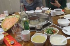 打賭喝掉6瓶白酒，沒走幾步便不省人事險喪命[多圖]