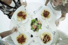 晚飯吃太多有何危害？晚飯什么時候吃較好？[圖]