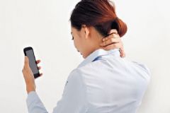 玩手機頸椎疼怎么辦？平時應(yīng)該怎么樣保護我們的頸椎？[圖]