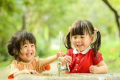 兒童急性胃炎的癥狀有哪些？?jī)和毙晕秆兹绾沃委?？[圖]