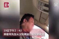的哥開車時走一下停一下，旁邊乘客聽見其發(fā)出鼾聲[多圖]