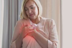乳房腫脹是什原因？為什么乳房會出現(xiàn)疼痛的癥狀？[圖]