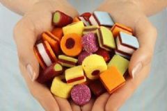 小孩常吃甜食會(huì)有哪些危害？小孩常吃甜食的危害有哪些？[圖]