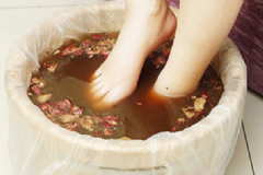 生姜泡腳對身體有哪些好處？生姜泡腳要注意什么？[圖]
