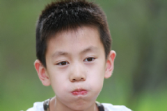 少年長(zhǎng)白頭發(fā)的原因是什么？為什么少年長(zhǎng)白頭發(fā)？[圖]