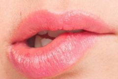 秋天嘴唇脫皮怎么回事？嘴唇脫皮怎么調(diào)理好？[多圖]
