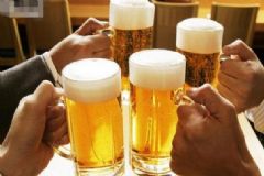 喝啤酒對(duì)身體有哪些危害？怎樣喝啤酒對(duì)身體好?[圖]