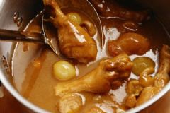 夏天雞湯里放什么食材好？夏天燉雞湯加什么好？[圖]