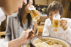 夏季吃什么解酒效果好？喝酒時不能吃的食物有哪些？[圖]