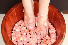 夏季如何泡腳養(yǎng)生呢？夏季泡腳有哪些禁忌？[圖]