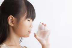 早晨喝水都有哪些好處？日常我們應(yīng)該如何健康喝水？[圖]