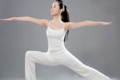 豐胸操該怎么做？女人豐胸應(yīng)該吃什么？[圖]