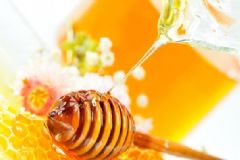 夏季吃蜂蜜有什么好處？夏季喝蜂蜜的好處有哪些？[圖]