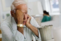 老年人視力模糊要小心哪些疾病？老人視力模糊會有什么疾病？[圖]