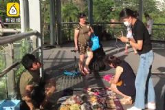 腦癱小哥放棄乞討擺攤賣(mài)扇子：想找個(gè)女朋友，腦癱該怎么調(diào)理？[多圖]