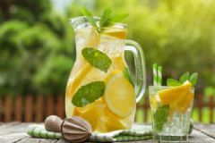 夏季喝檸檬水有什么好處？夏季喝檸檬水的好處有哪些？[圖]
