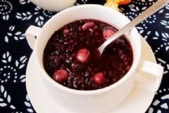 女性經(jīng)期減肥吃什么好呢？月經(jīng)期間飲食需要注意什么？[圖]