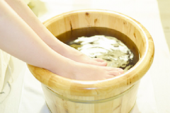 艾葉泡腳有哪些好處？艾葉泡腳有什么要注意的？[圖]
