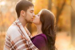 老男人會(huì)更加受女人的喜歡？怎樣看出男人對(duì)自己感興趣？[圖]