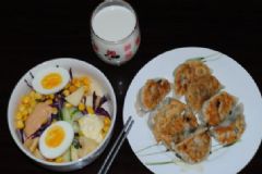 留學(xué)生連續(xù)一年凌晨為女友送早餐，早餐吃什么更健康？[多圖]