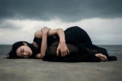妹子求復合被拒，深夜到前男友家門前燒紙，想復合怎么辦？[多圖]