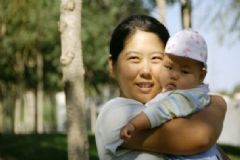 女兒非親生男子向哺乳期妻子提離婚，怎樣判斷孩子是否親生？[多圖]