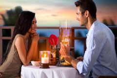 簡單浪漫的求婚方式有哪些？哪些求婚方式更有創(chuàng)意？[圖]