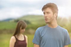 男人出軌的三大癥狀是什么？男人出軌有哪些表現(xiàn)？[多圖]