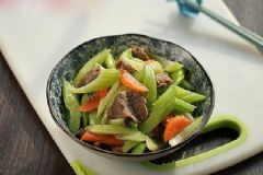 吃西芹有什么作用？西芹有什么營養(yǎng)價值？[圖]