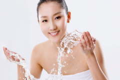 清晨這樣洗臉才更干凈 關(guān)于洗面奶的誤區(qū)有哪些？[圖]