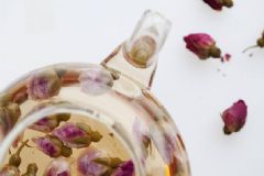 玫瑰花茶有哪些泡法？女性喝玫瑰花茶有哪些好處？[圖]