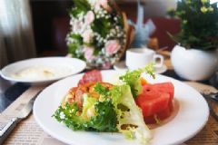 女性秋季吃什么可以養(yǎng)顏？秋季女士美容養(yǎng)顏喝什么比較好？[圖]