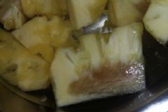 菠蘿里面為什么會發(fā)黑？里面有些發(fā)黑的菠蘿能吃嗎？[多圖]