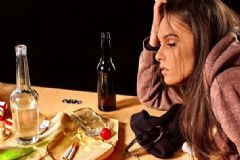 喝完酒胃難受怎么辦？喝完酒后難受吃什么好？[圖]