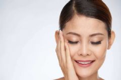 冬季臉脫皮怎么辦？冬季臉部缺水如何補(bǔ)水？[多圖]
