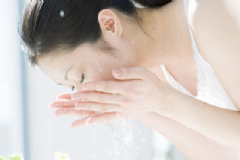 冬季不去角質對皮膚好嗎？冬季清水洗臉好嗎？[圖]