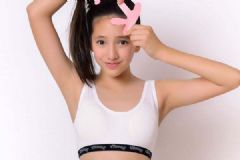 14歲女孩乳房發(fā)育了嗎？正常14歲女生胸部有多大？[多圖]