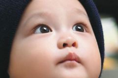 寶寶睡覺出汗是因為缺鈣嗎？嬰幼兒盜汗要怎樣解決？[多圖]