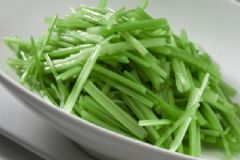 芹菜有哪些營(yíng)養(yǎng)功效？春季怎么吃芹菜養(yǎng)生？[圖]