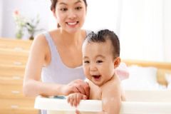 不同年齡寶寶怎樣調理便秘問題？寶寶為什么喜歡歪著頭？[圖]