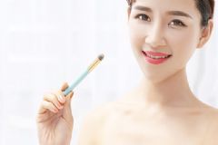 鼻翼兩側(cè)長粉刺是什么原因？鼻翼兩側(cè)長粉刺怎么辦？[圖]