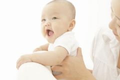寶寶咳嗽有痰要怎么解決？怎樣給寶寶補(bǔ)充微量元素？[圖]