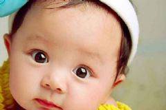 怎樣訓(xùn)練嬰幼兒動(dòng)手能力？嬰幼兒臍疝有什么癥狀？[圖]