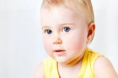 春季寶寶生長發(fā)育的更好嗎？嬰幼兒何時(shí)進(jìn)行視力檢查？[圖]